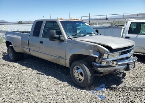 1998 Chevrolet Gmt-400 K3500 z USA, uszkodzony, nr VIN 1GCHK39J1WF047148